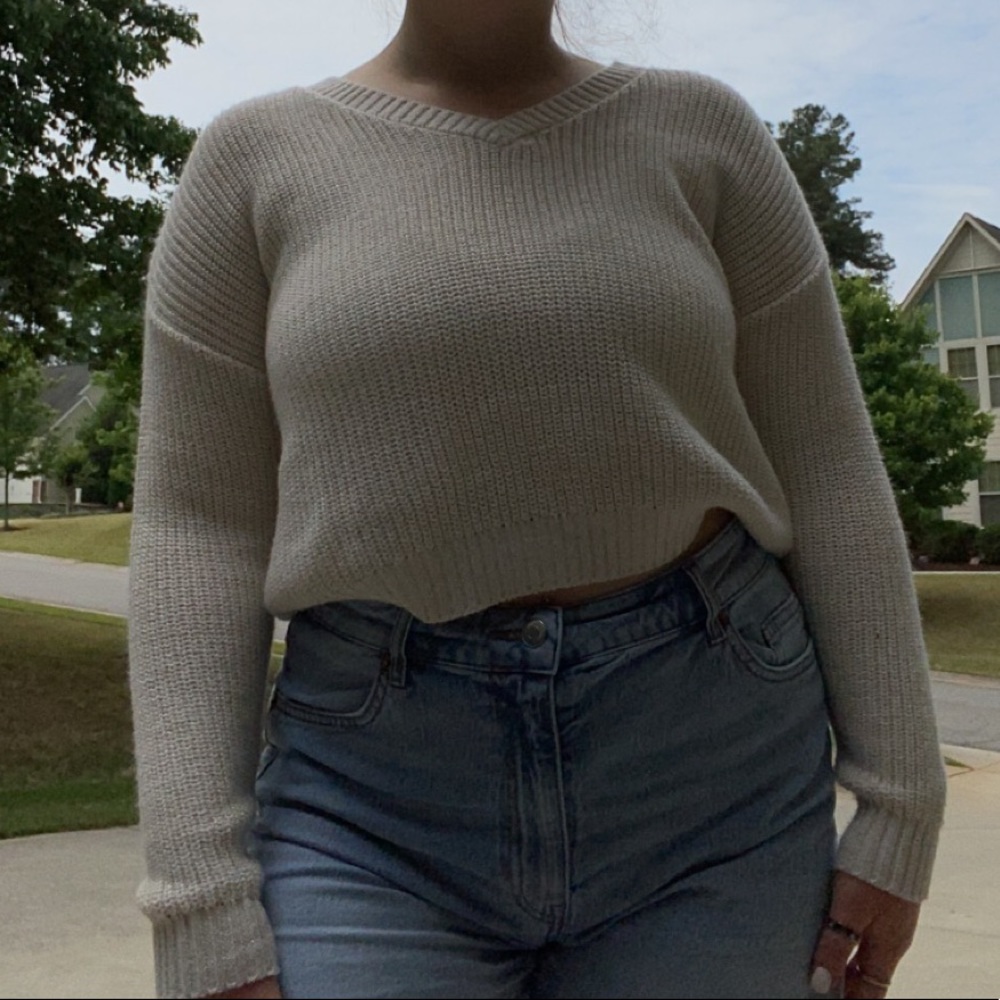 Cream/Gold V-neck Cropped Sweater